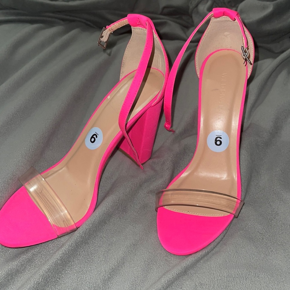 Wild Diva “Morris” Chunky Block Heel Sandal Pumps Size 9